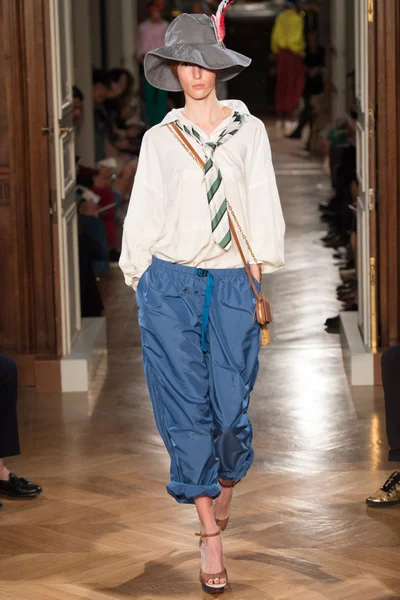 Look 28